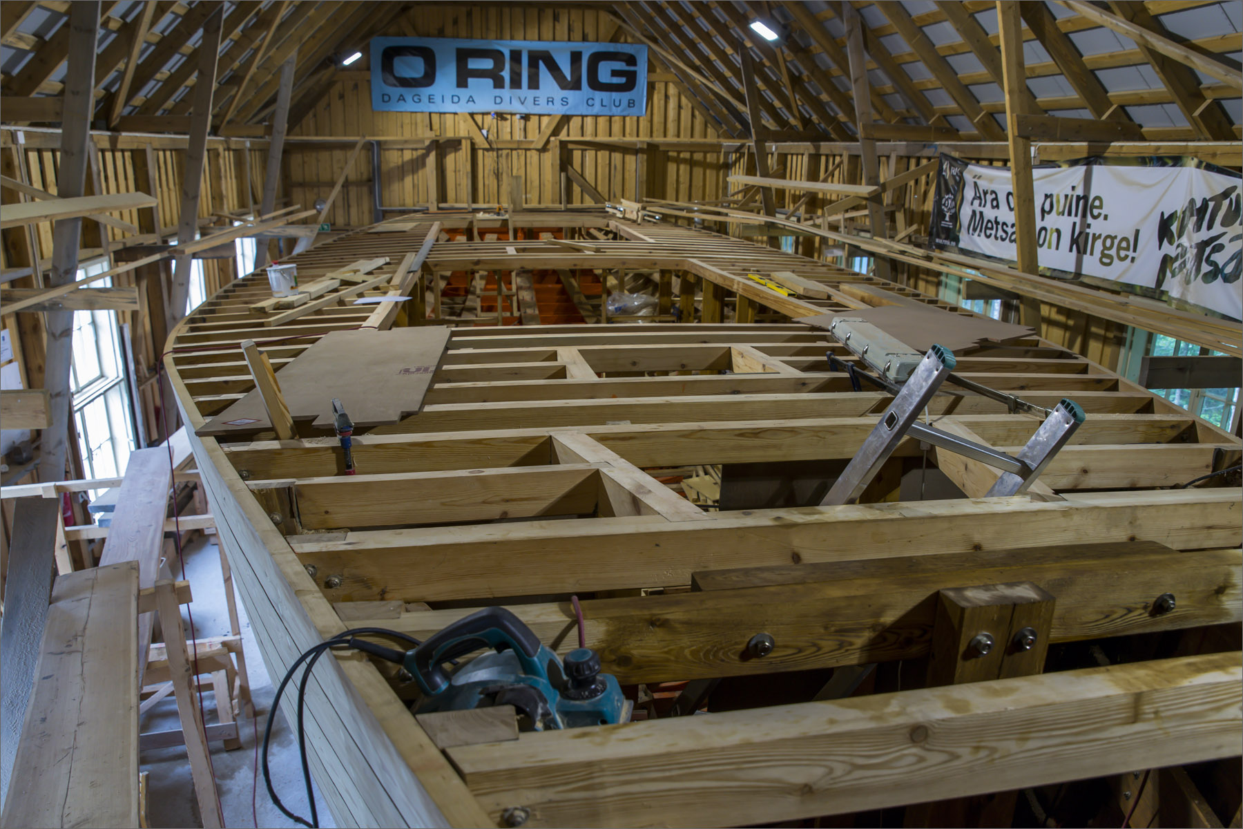 20140825-Suursadam-1439.jpg - Sügis-talv 2014. Triivimine, vaheseinte ehitus, sõukruvi paigaldus. Foto Mart Mõniste