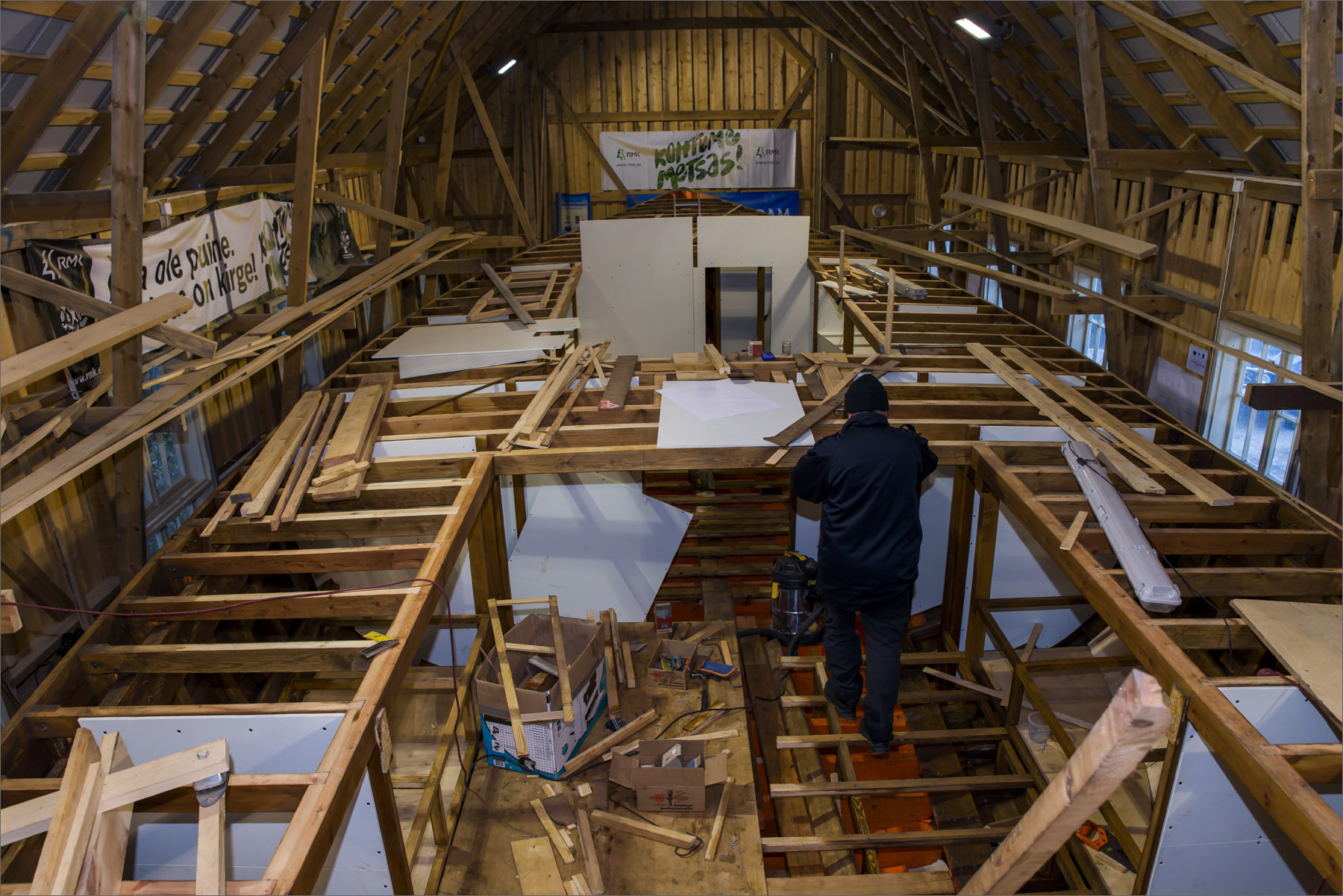 20141024-Suursadam-768.jpg - Sügis-talv 2014. Triivimine, vaheseinte ehitus, sõukruvi paigaldus. Foto Mart Mõniste