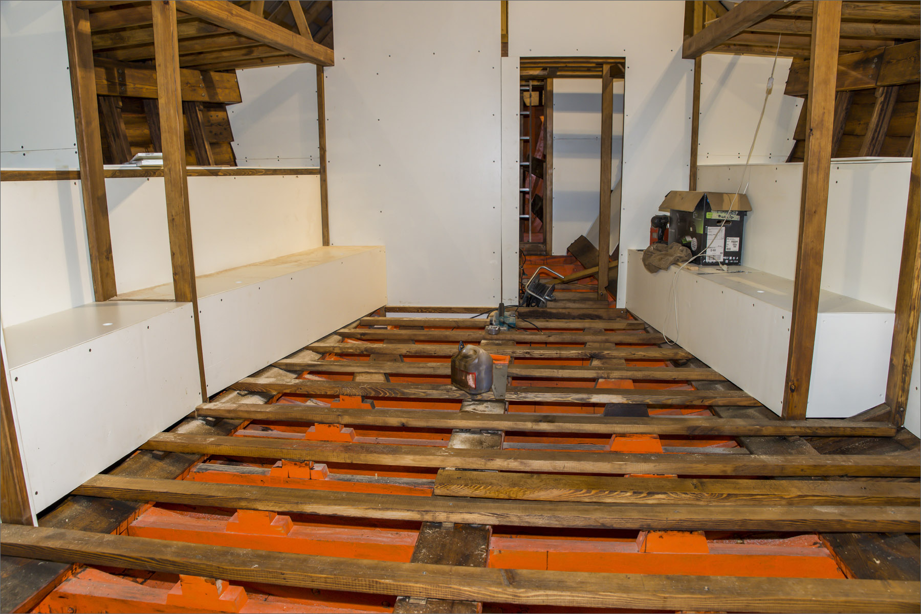 20141024-Suursadam-773.jpg - Sügis-talv 2014. Triivimine, vaheseinte ehitus, sõukruvi paigaldus. Foto Mart Mõniste