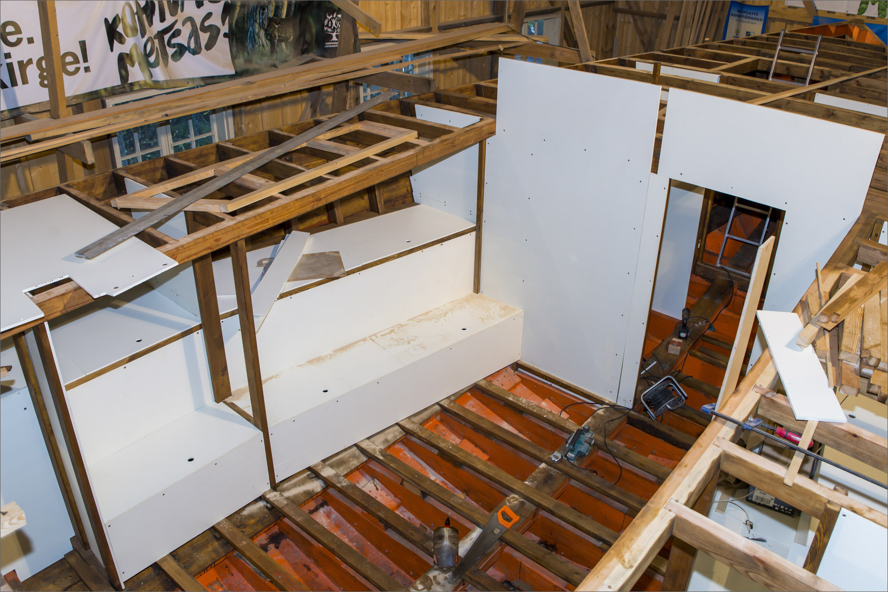 20141024-Suursadam-779.jpg - Sügis-talv 2014. Triivimine, vaheseinte ehitus, sõukruvi paigaldus. Foto Mart Mõniste