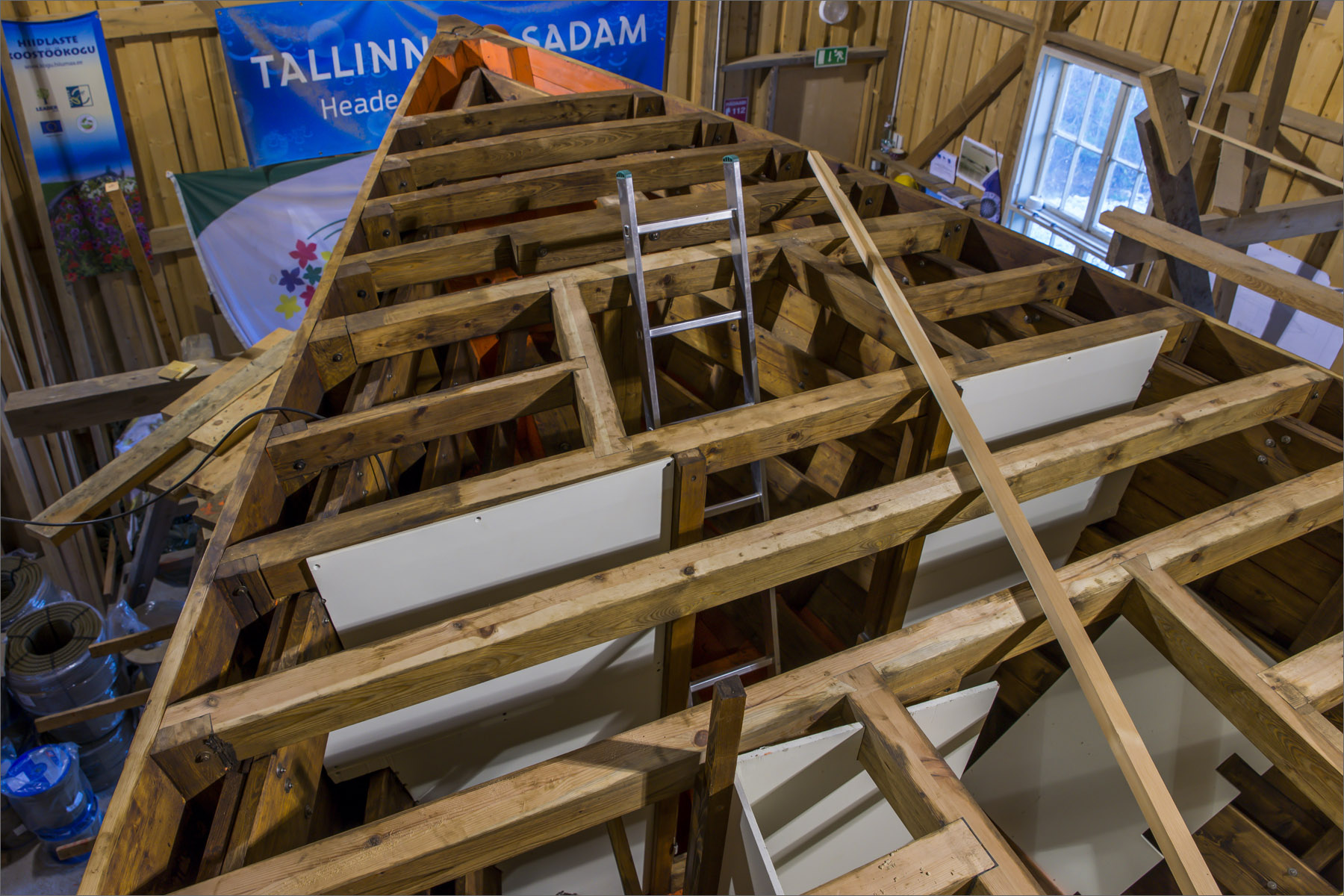 20141024-Suursadam-797.jpg - Sügis-talv 2014. Triivimine, vaheseinte ehitus, sõukruvi paigaldus. Foto Mart Mõniste