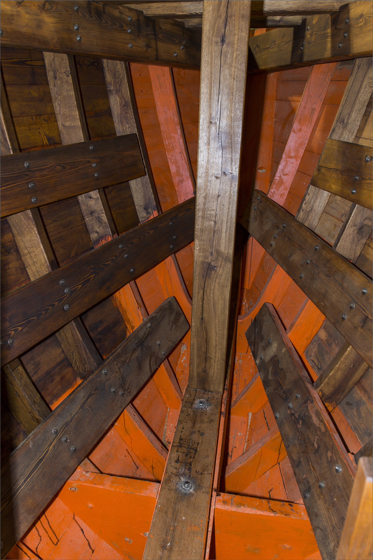 20141228-halulaev-035.jpg - Sügis-talv 2014. Triivimine, vaheseinte ehitus, sõukruvi paigaldus. Foto Mart Mõniste