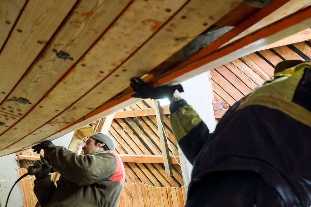 TX_15_03_F6597_W.jpg - 16.03.2015 Viskiplangu löömine. Foto Toomas Kokovkin