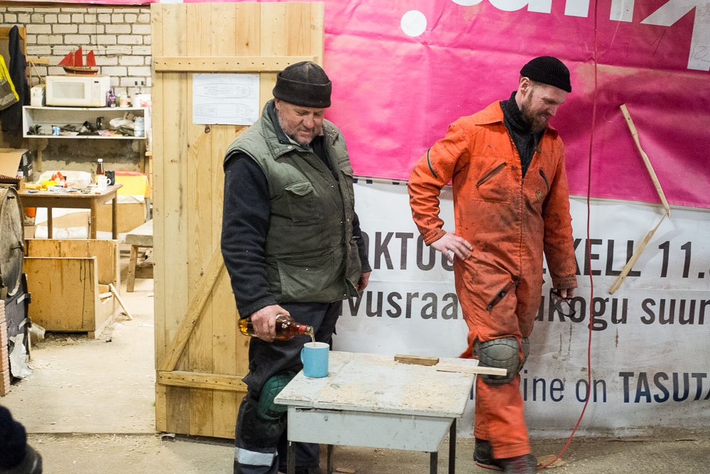 TX_15_03_F6634_W.jpg - 16.03.2015 Viskiplangu löömine. Foto Toomas Kokovkin