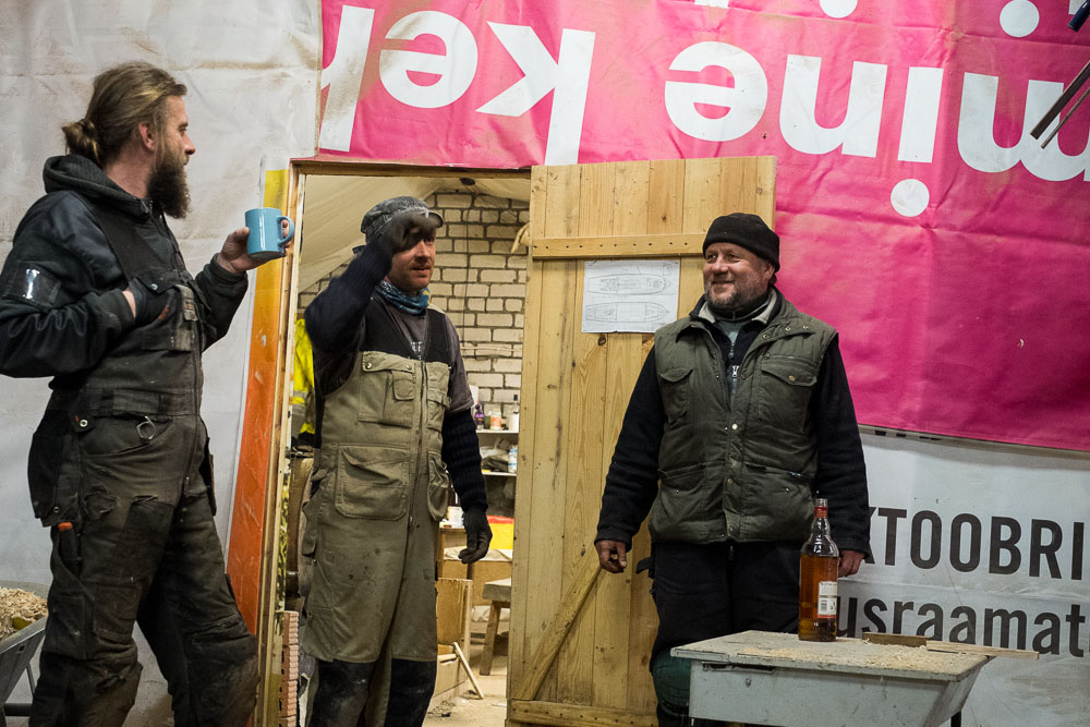 TX_15_03_F6637_W.jpg - 16.03.2015 Viskiplangu löömine. Foto Toomas Kokovkin