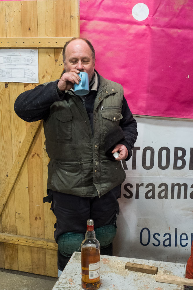 TX_15_03_F6640_W.jpg - 16.03.2015 Viskiplangu löömine. Foto Toomas Kokovkin