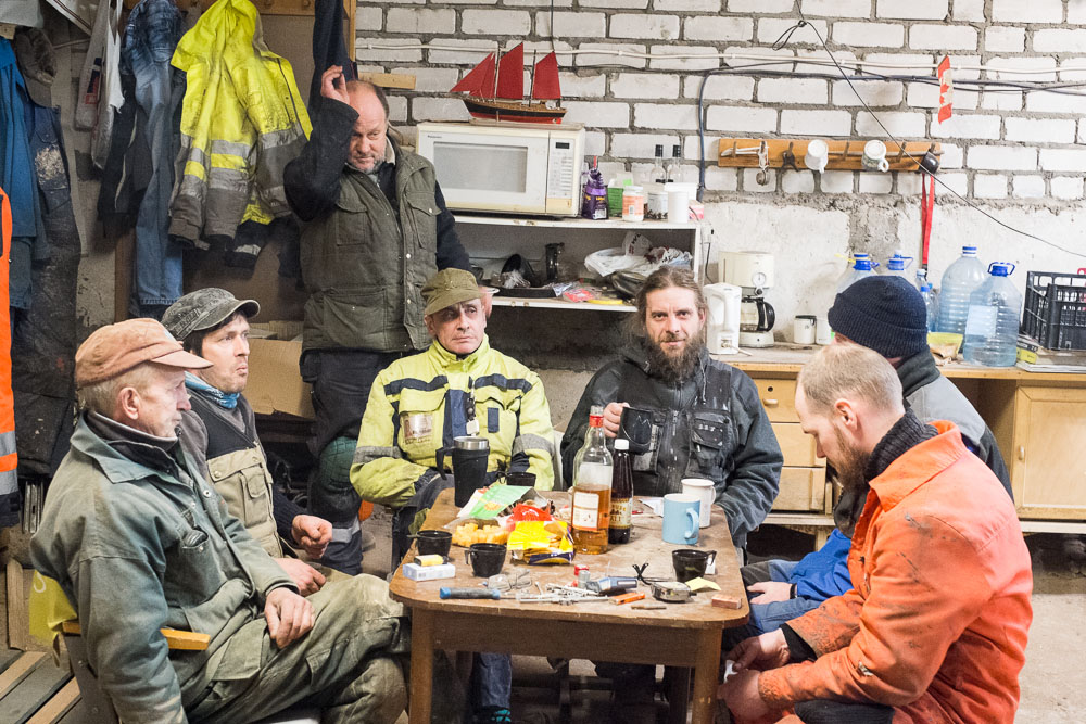 TX_15_03_F6651_W.jpg - 16.03.2015 Viskiplangu löömine. Foto Toomas Kokovkin